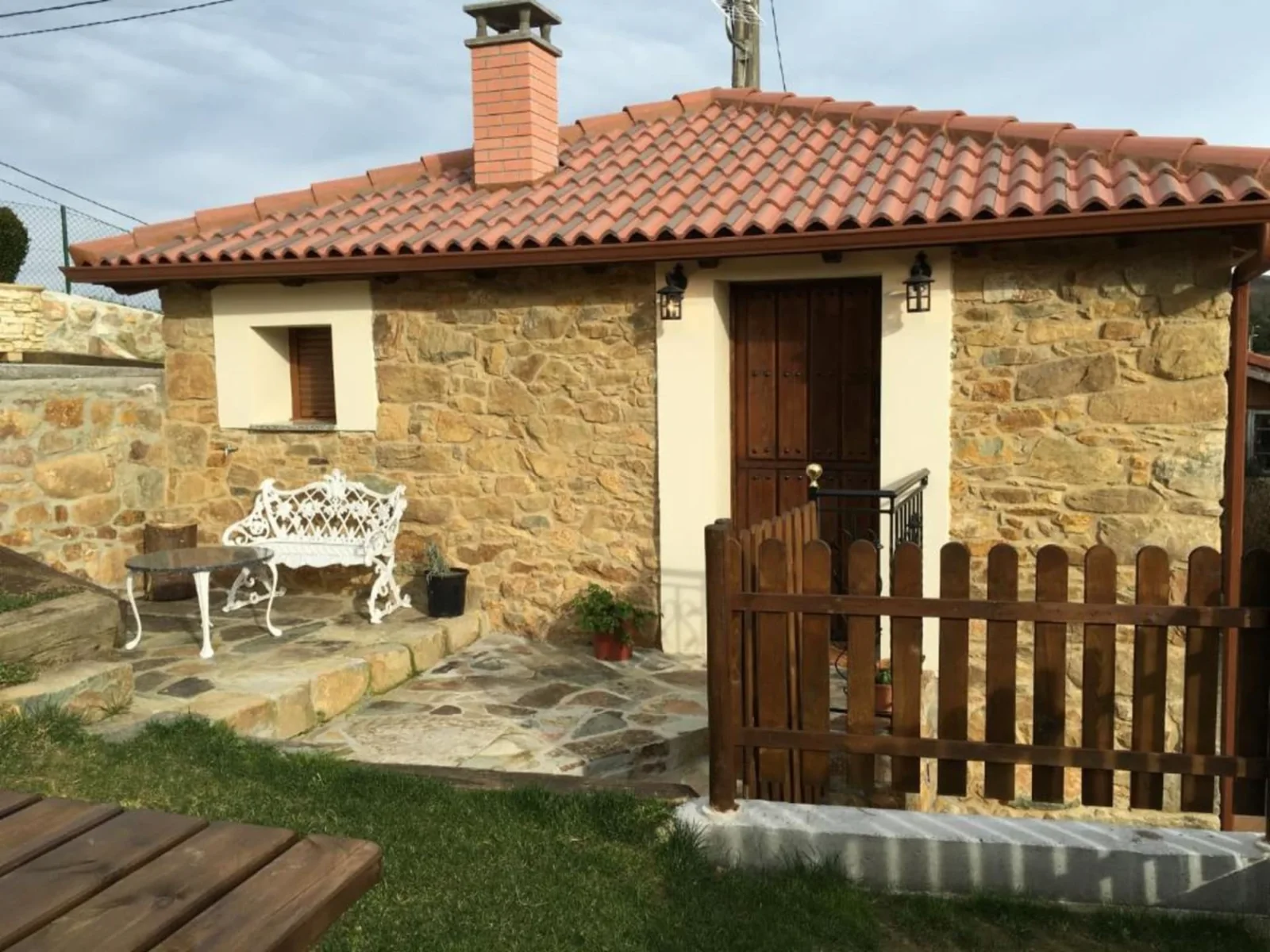 Fachada de piedra de una de las casas